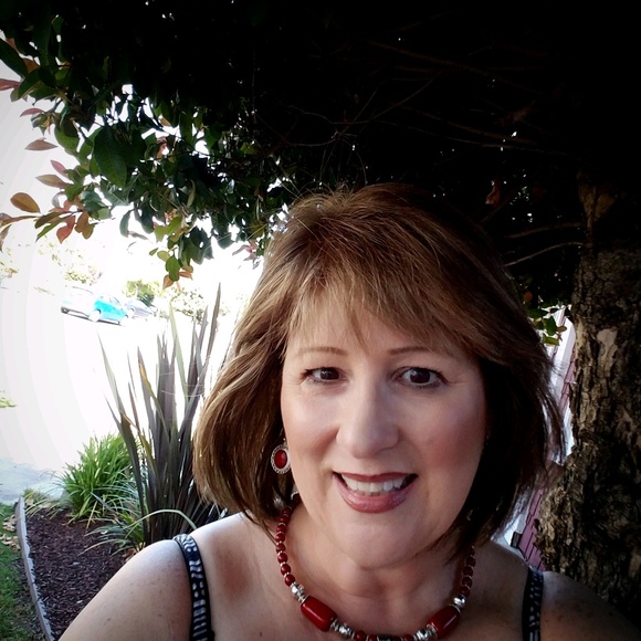 Meet your Posher, Debbie - Picture 1 of 1